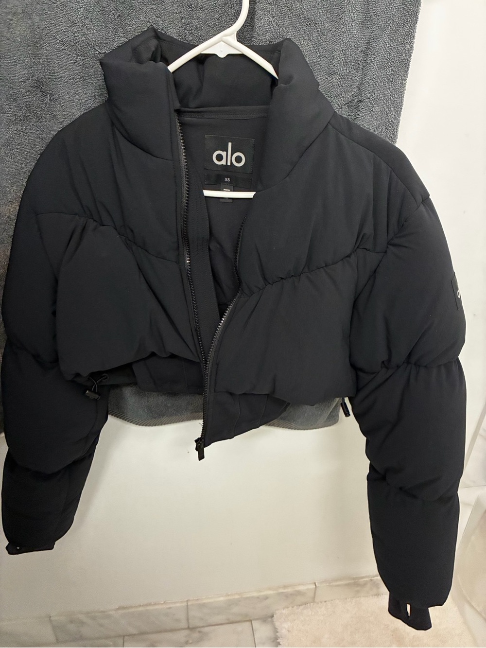 ALO Yoga Black Cropped Puffer Jacket with High Collar